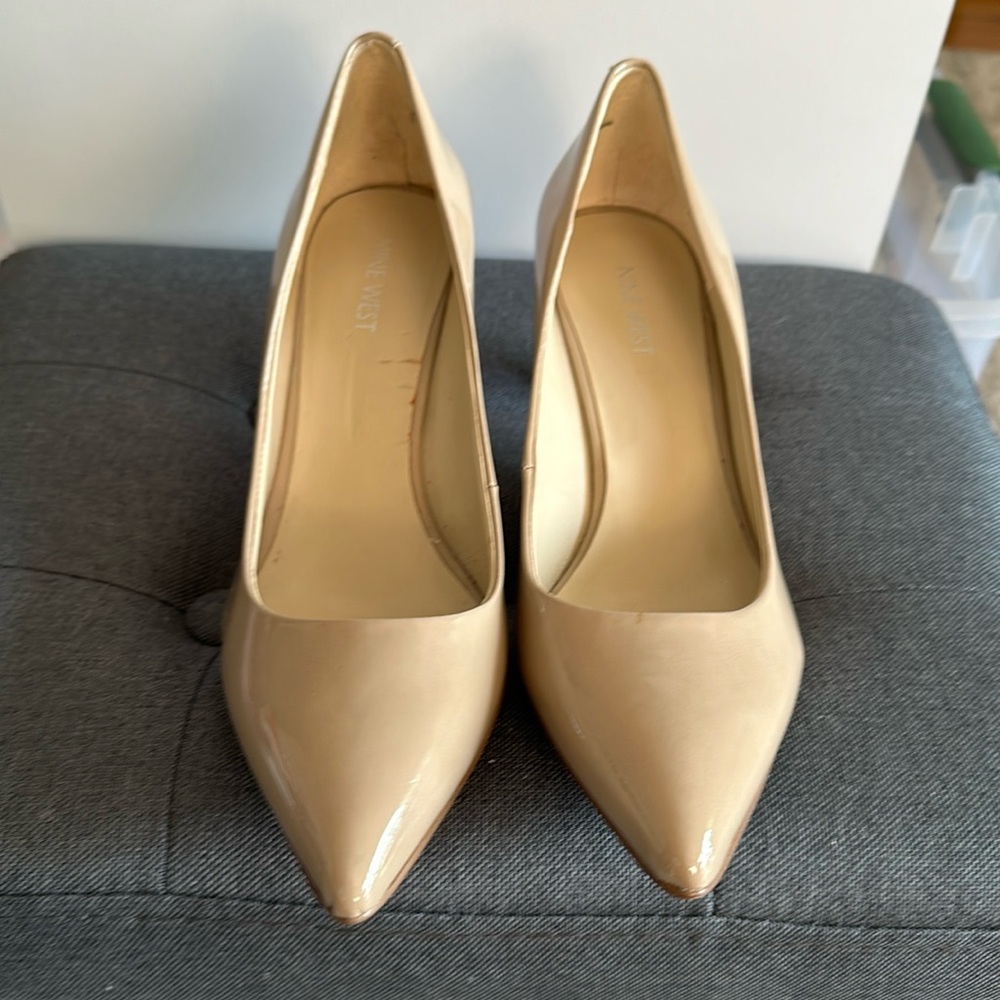 NEW NINE WEST BEIGE PATTEN LEATHER PUMPS SIZE 9 3"HEEL